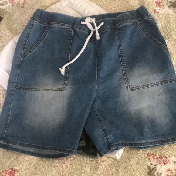 Shorts - Picture 11 of 15